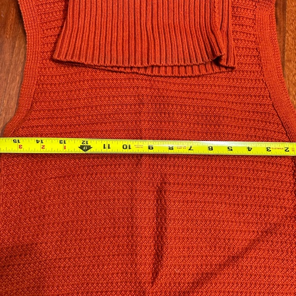 Banana Republic TEXTURED SLEEVELESS TURTLENECK orange vest sweater - Picture 4 of 6